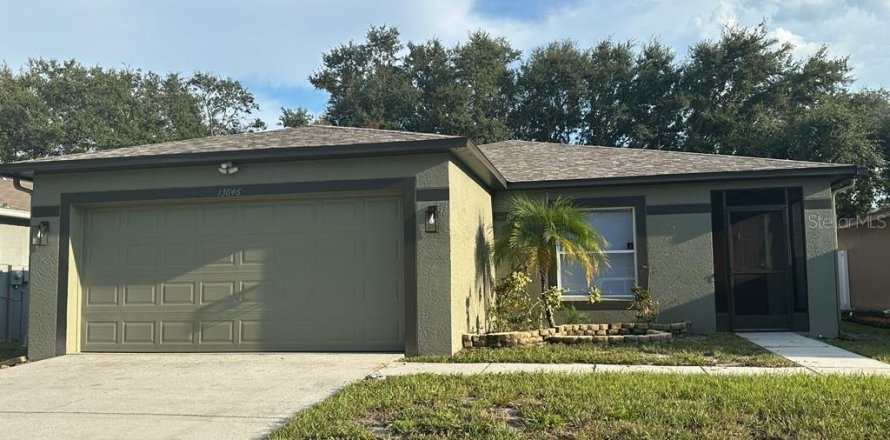 House in Odessa, Florida 3 bedrooms, 137.68 sq.m. № 2376734