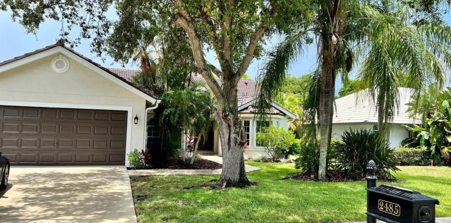 House in Wellington, Florida 3 bedrooms, 167.22 sq.m. № 2247854