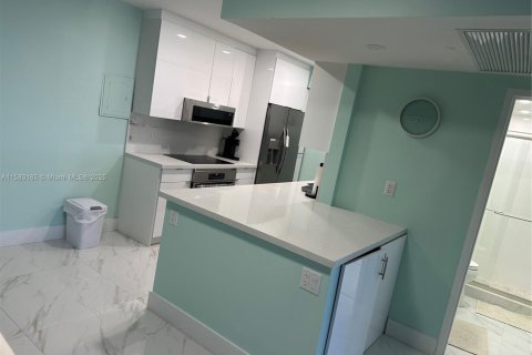 Снять в аренду кондоминиум в Холливуд, Флорида 1 спальня, 77.57м2, № 1959492 - фото 6