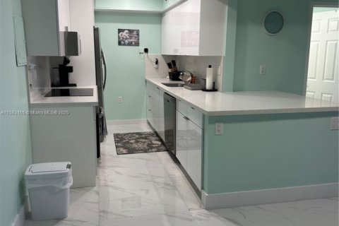 Снять в аренду кондоминиум в Холливуд, Флорида 1 спальня, 77.57м2, № 1959492 - фото 16