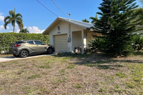 House in Naples, Florida 3 bedrooms № 2069542 - photo 3