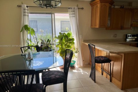 House in Naples, Florida 3 bedrooms № 2069542 - photo 9