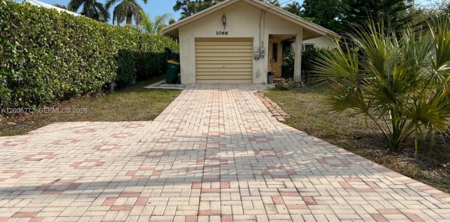 House in Naples, Florida 3 bedrooms № 2069542