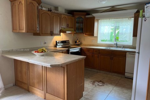 House in Naples, Florida 3 bedrooms № 2069542 - photo 7