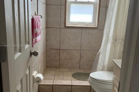 House in Naples, Florida 3 bedrooms № 2069542 - photo 12