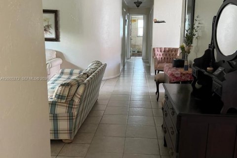 House in Naples, Florida 3 bedrooms № 2069542 - photo 10