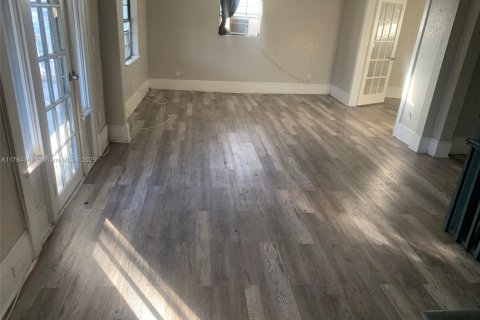 Propiedad comercial en venta en Jacksonville, Florida № 1702301 - foto 17