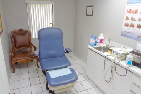 Commercial property in Sunrise, Florida № 738378 - photo 1