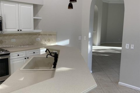 House in Weston, Florida 3 bedrooms, 197.05 sq.m. № 1975792 - photo 1