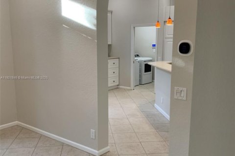 House in Weston, Florida 3 bedrooms, 197.05 sq.m. № 1975792 - photo 10