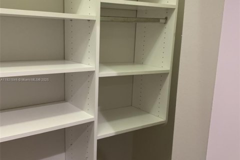 House in Weston, Florida 3 bedrooms, 197.05 sq.m. № 1975792 - photo 28