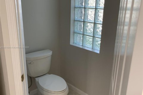 House in Weston, Florida 3 bedrooms, 197.05 sq.m. № 1975792 - photo 23