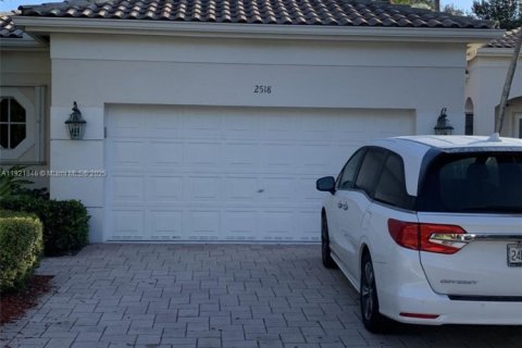 House in Weston, Florida 3 bedrooms, 197.05 sq.m. № 1975792 - photo 7