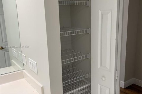 House in Weston, Florida 3 bedrooms, 197.05 sq.m. № 1975792 - photo 30