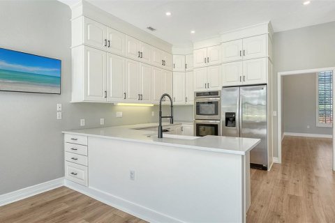 House in Sarasota, Florida 4 bedrooms, 243.68 sq.m. № 2210990 - photo 9