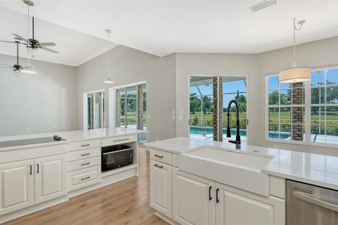 House in Sarasota, Florida 4 bedrooms, 243.68 sq.m. № 2210990 - photo 11