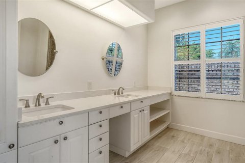 House in Sarasota, Florida 4 bedrooms, 243.68 sq.m. № 2210990 - photo 19
