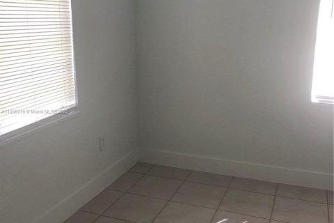 Villa ou maison à louer à Miami, Floride: 3 chambres, 122.45 m2 № 1887568 - photo 12