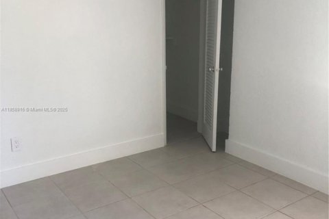 Villa ou maison à louer à Miami, Floride: 3 chambres, 122.45 m2 № 1887568 - photo 11