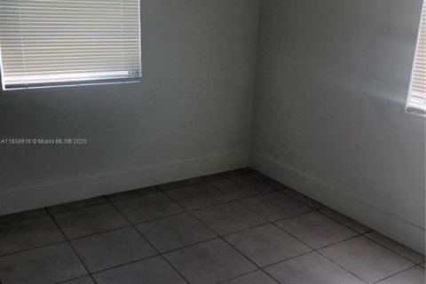 Villa ou maison à louer à Miami, Floride: 3 chambres, 122.45 m2 № 1887568 - photo 10