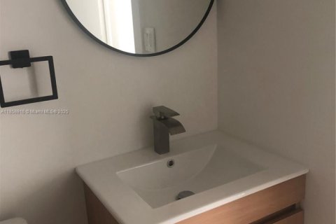 Villa ou maison à louer à Miami, Floride: 3 chambres, 122.45 m2 № 1887568 - photo 9