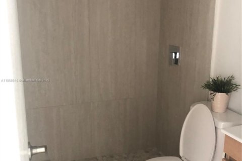 Villa ou maison à louer à Miami, Floride: 3 chambres, 122.45 m2 № 1887568 - photo 7