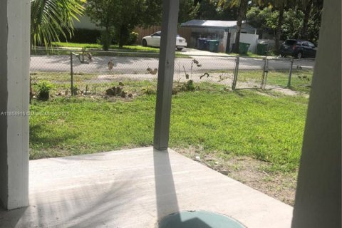 Villa ou maison à louer à Miami, Floride: 3 chambres, 122.45 m2 № 1887568 - photo 14