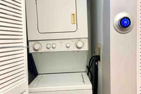 Снять в аренду кондоминиум в Майами, Флорида 1 спальня, 62.43м2, № 1988932 - фото 5