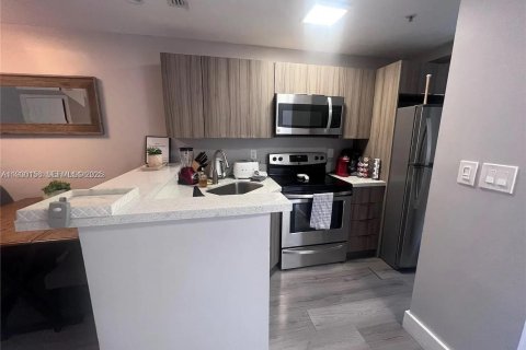 Снять в аренду кондоминиум в Майами, Флорида 1 спальня, 62.43м2, № 1988932 - фото 2