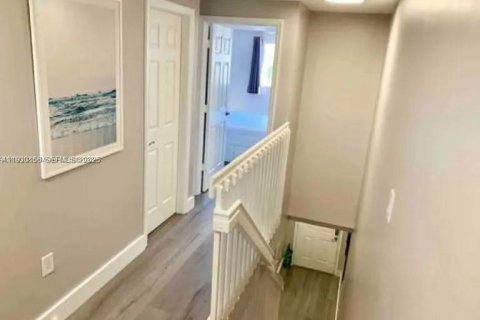 Снять в аренду кондоминиум в Майами, Флорида 1 спальня, 62.43м2, № 1988932 - фото 9