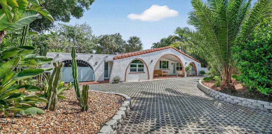 House in Fort Lauderdale, Florida 2 bedrooms, 145.3 sq.m. № 1941349