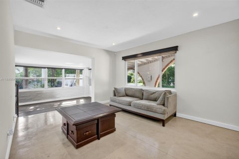 House in Fort Lauderdale, Florida 2 bedrooms, 145.3 sq.m. № 1941349 - photo 17
