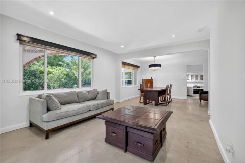 House in Fort Lauderdale, Florida 2 bedrooms, 145.3 sq.m. № 1941349 - photo 14