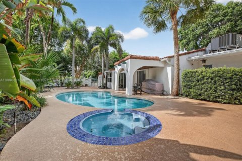 House in Fort Lauderdale, Florida 2 bedrooms, 145.3 sq.m. № 1941349 - photo 2