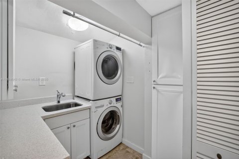 House in Fort Lauderdale, Florida 2 bedrooms, 145.3 sq.m. № 1941349 - photo 29
