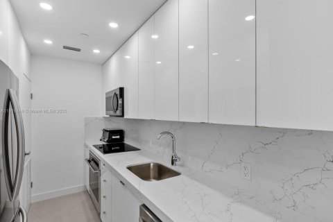 Купить кондоминиум в Майами-Бич, Флорида 51.28м2, № 2022283 - фото 15