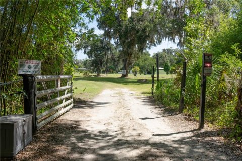 House in Oak Hill, Florida 1 bedroom, 98.1 sq.m. № 2290969 - photo 3