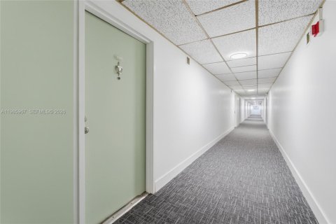 Купить кондоминиум в Майами-Шорс, Флорида 1 спальня, 82.78м2, № 2047592 - фото 17