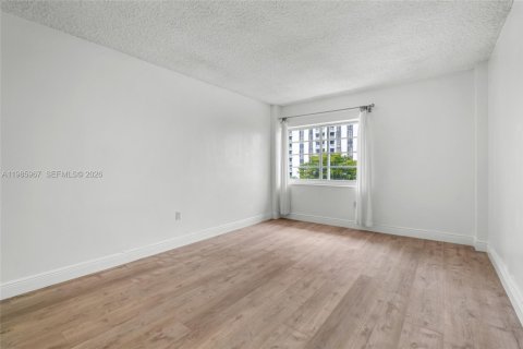 Купить кондоминиум в Майами-Шорс, Флорида 1 спальня, 82.78м2, № 2047592 - фото 13