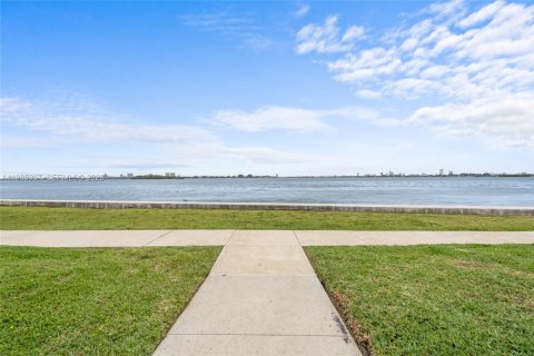 Купить кондоминиум в Майами-Шорс, Флорида 1 спальня, 82.78м2, № 2047592 - фото 19