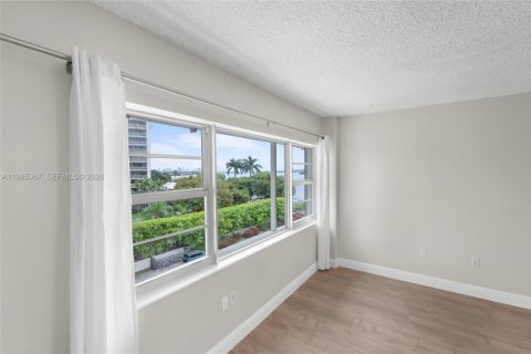 Купить кондоминиум в Майами-Шорс, Флорида 1 спальня, 82.78м2, № 2047592 - фото 14