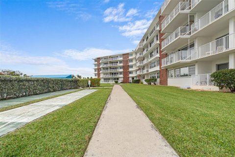 Купить кондоминиум в Майами-Шорс, Флорида 1 спальня, 82.78м2, № 2047592 - фото 21