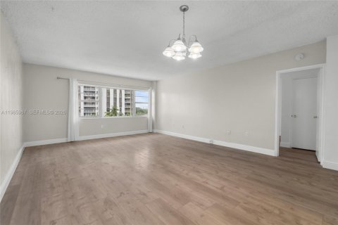 Купить кондоминиум в Майами-Шорс, Флорида 1 спальня, 82.78м2, № 2047592 - фото 3