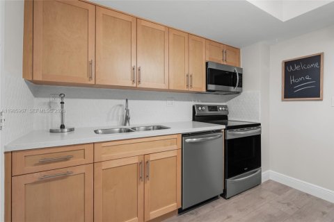 Купить кондоминиум в Майами-Шорс, Флорида 1 спальня, 82.78м2, № 2047592 - фото 8