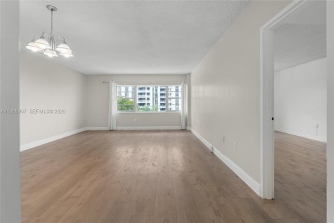 Купить кондоминиум в Майами-Шорс, Флорида 1 спальня, 82.78м2, № 2047592 - фото 5