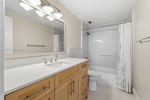 Купить кондоминиум в Майами-Шорс, Флорида 1 спальня, 82.78м2, № 2047592 - фото 10