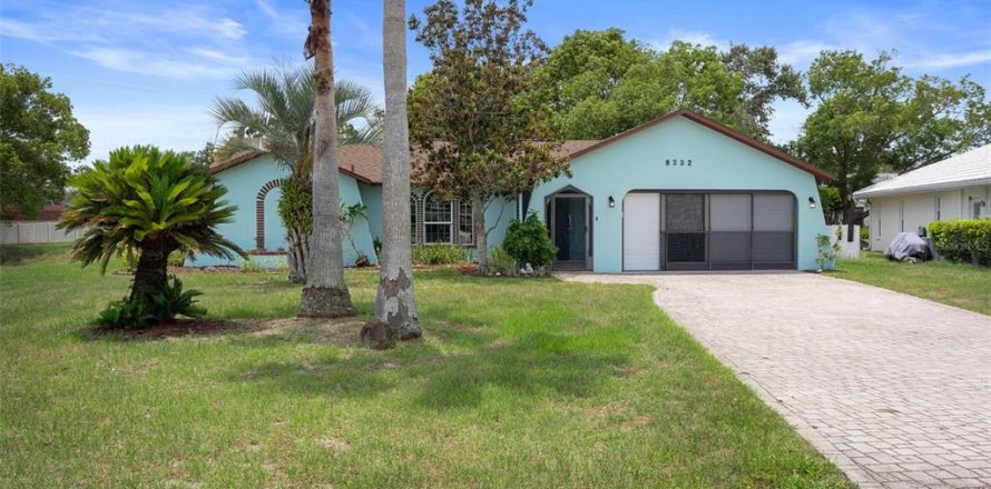 House in Spring Hill, Florida 3 bedrooms, 156.73 sq.m. № 1747526