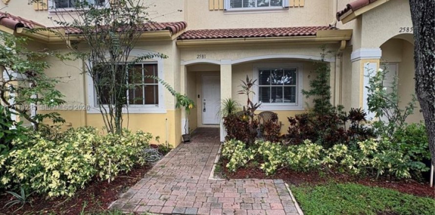 Touwnhouse à Miramar, Floride 2 chambres, 96.34 m2 № 2434040