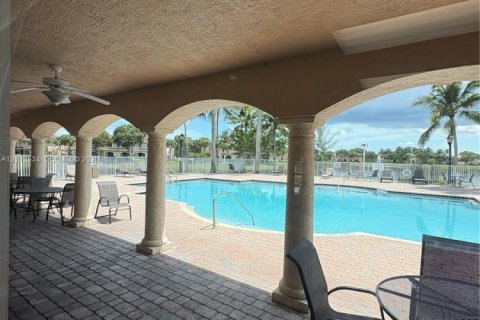 Touwnhouse à louer à Miramar, Floride: 2 chambres, 96.34 m2 № 2434040 - photo 4