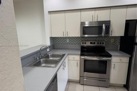 Touwnhouse à louer à Miramar, Floride: 2 chambres, 96.34 m2 № 2434040 - photo 7
